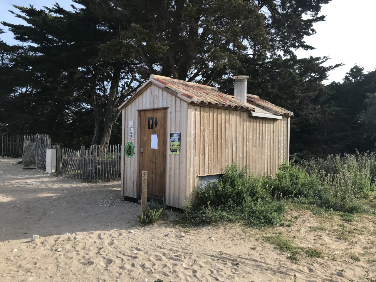 Toilettes publiques - La Conche des Baleines