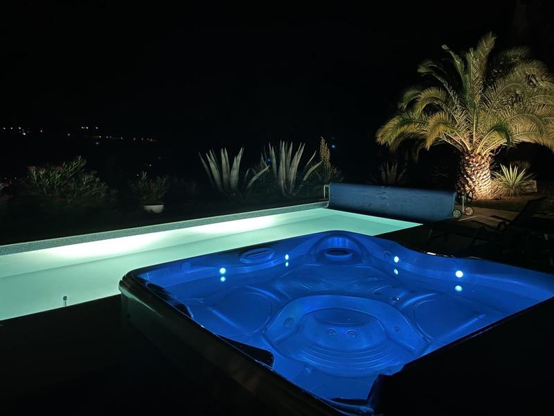 Villa palmeraie Nice® Aspremont 06 -Spa vue de nuit-Aspremont-Gîtes de France des Alpes-Maritimes