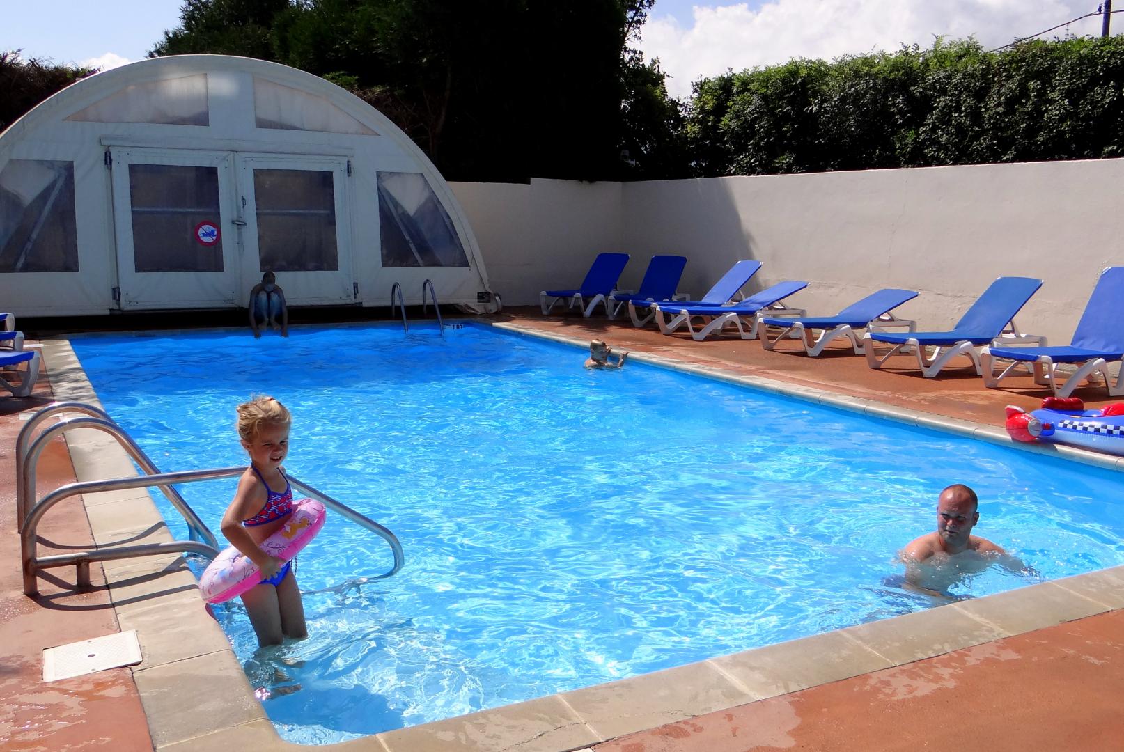 La piscine chauffée à 28°C