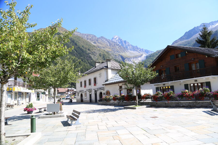 Argentiere centre village