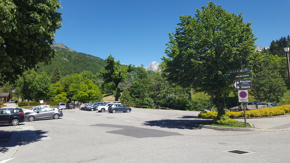 Parking de la piscine