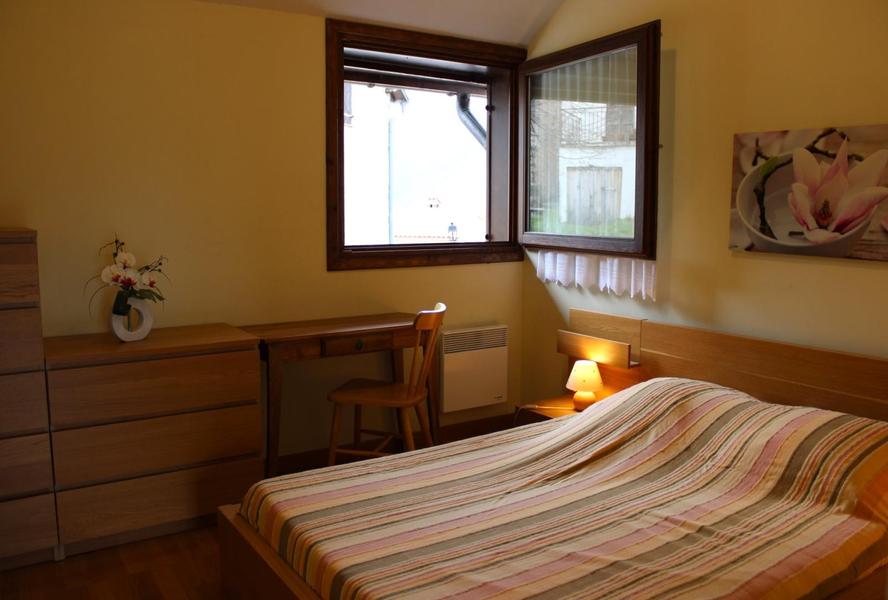 Gîte La Colle d'Ilonse-Chambre 1 Fenêtre-Ilonse-Gîtes de France des Alpes-Maritimes
