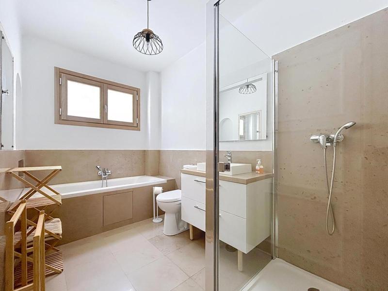 Villa Kriss-Salle de bains (baignoire/douche)-Nice-Gîtes de France des Alpes-Maritimes