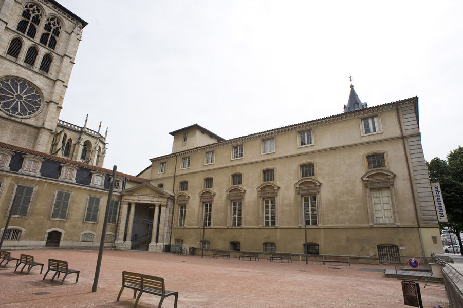 Bibliothèque 5e Saint-Jean