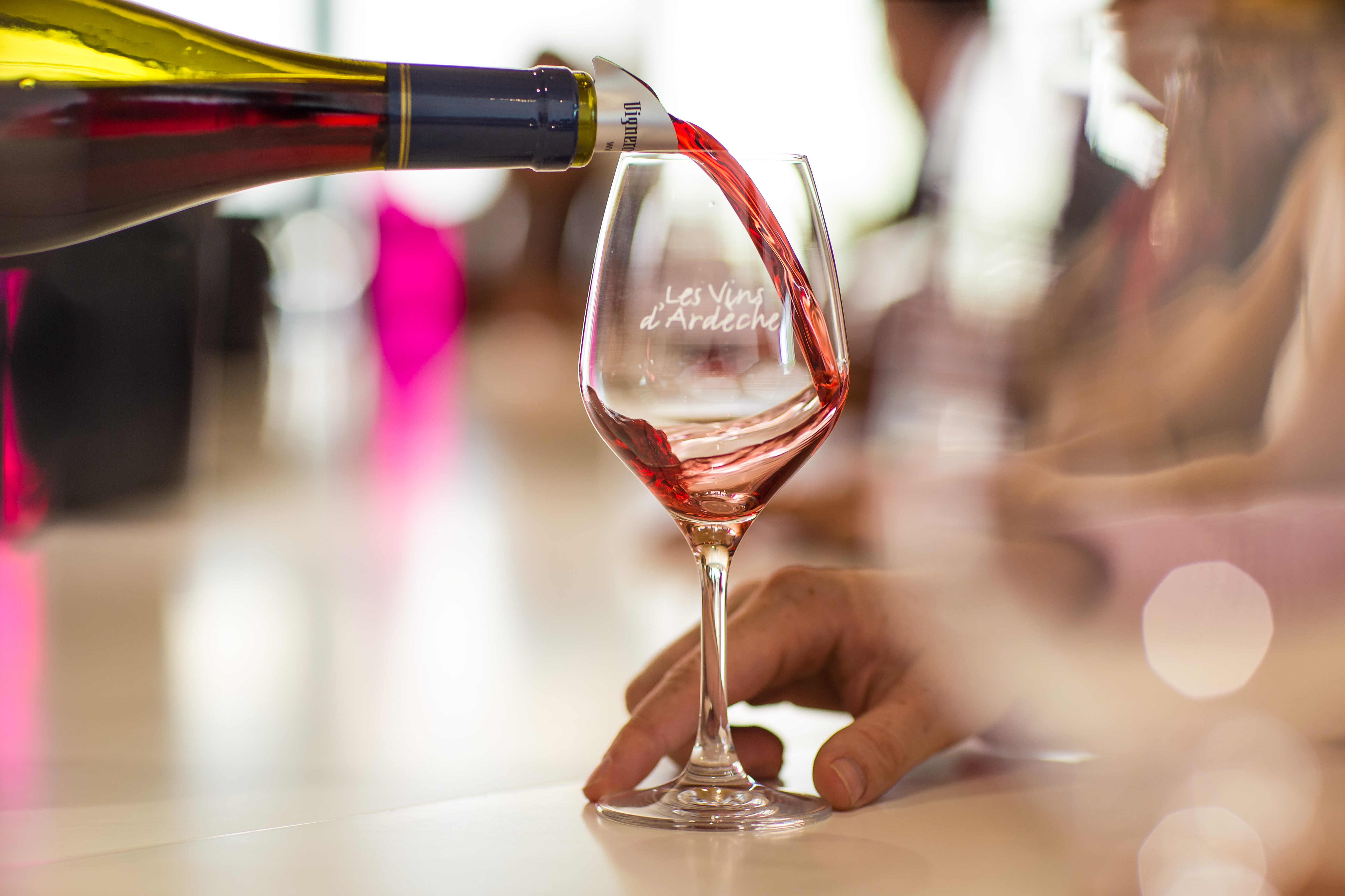 Bouteille et verre 2 ©Thomas O'Brien