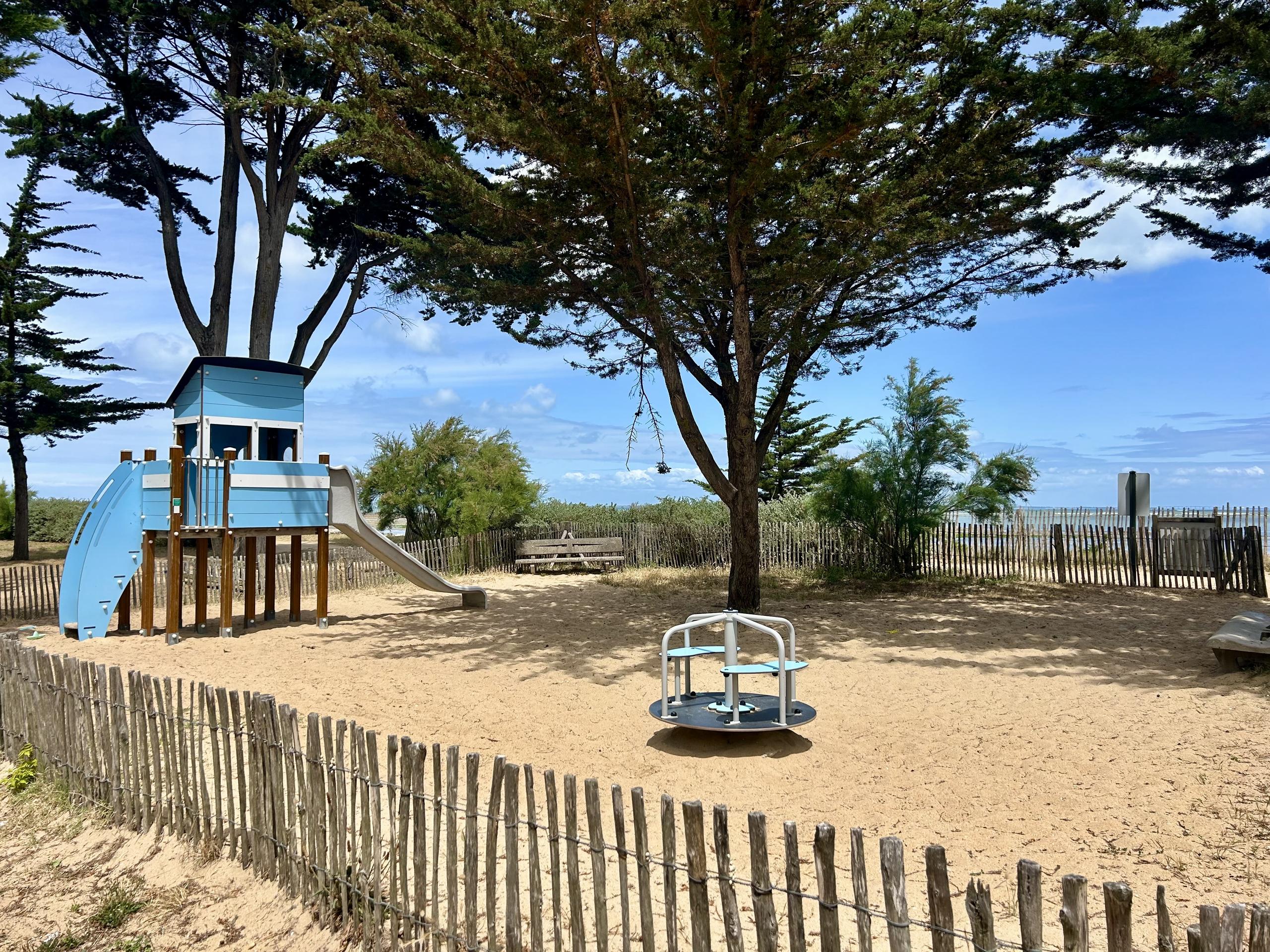 Aire de jeux sur le front de mer