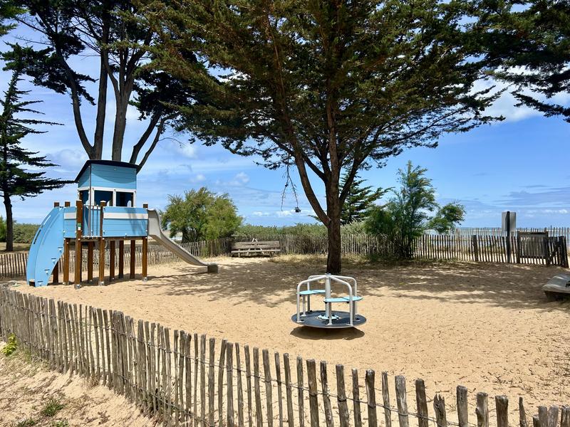 Aire de jeux sur le front de mer
