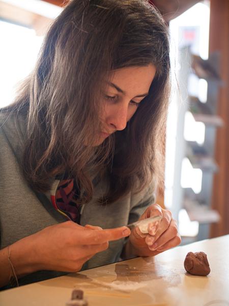 Crée ton collier préhistorique au musée d'archéologie de Val Cenis