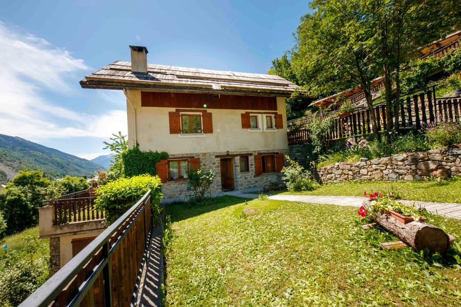 Gîte Les Cerisiers-Entrée du gîte-Saint-Étienne-de-Tinée-Gîtes de France des Alpes-Maritimes