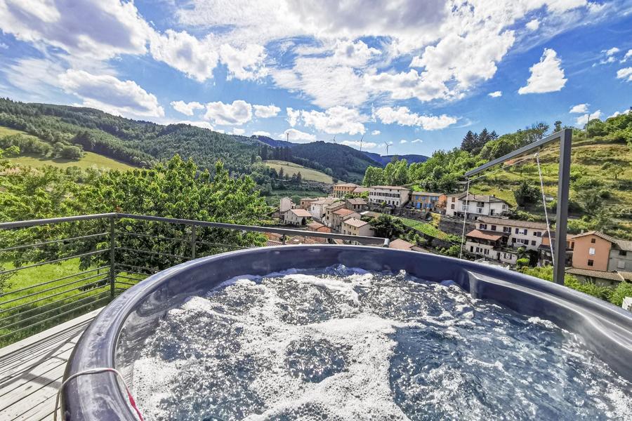 Plus qu\'à plonger dans le bain nordique extérieur privatisé pendant 1 heure