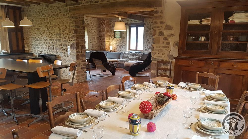 Grand Gîte \'Au Foin Tendre\' à Amplepuis (Rhône - Beaujolais Vert - proximité Lac des Sapins) : les espaces à vivre au rez-de-chaussée.