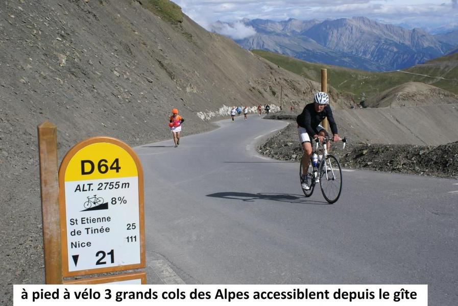 Départ du village pour la plus haute route d'Europe col de la Bonette 2860 m