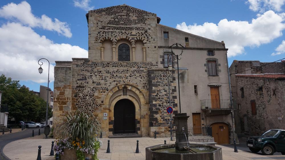 L'abbatiale Saint-Pierre et ses bâtiments conventuels