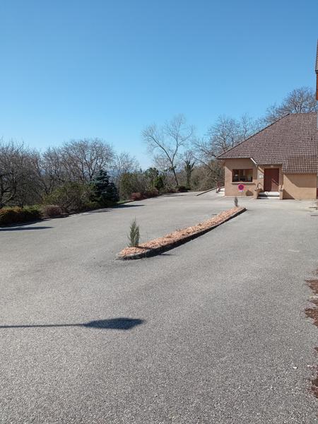 Parking salle des fêtes - St Maurice de Rotherens