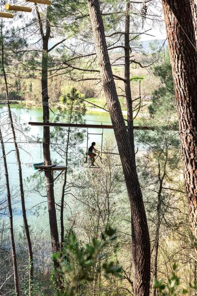 Parcours aventure dans les arbres 