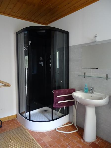 Salle de bain chambre 4