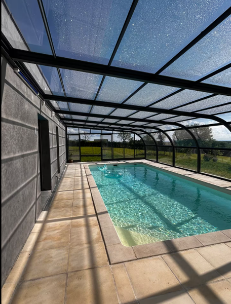 Maison à la ferme avec piscine