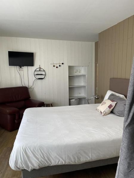 chambre rez-de-chaussée avec salle d'eau douche italienne et wc chambre rez-de-chaussée avec salle d'eau douche italienne et wc
