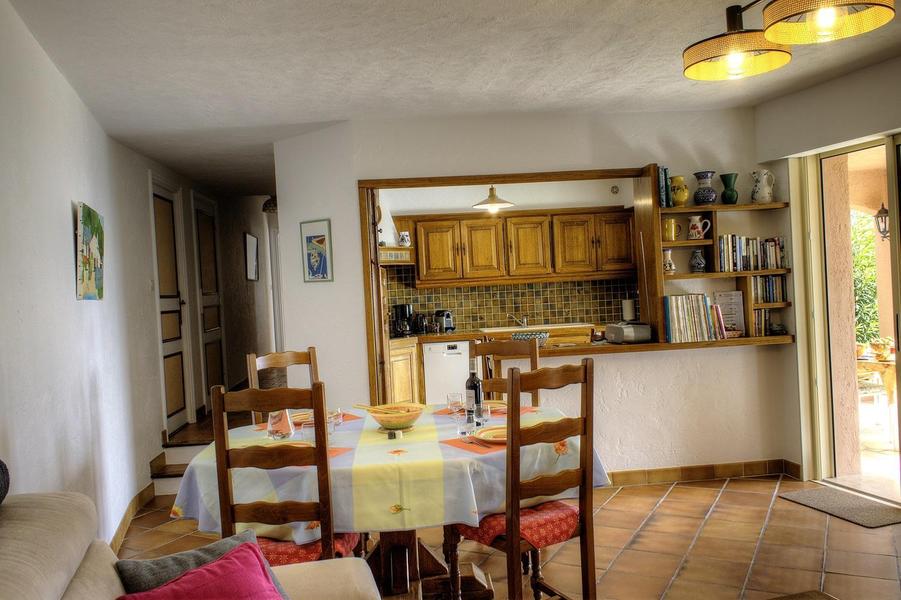 Les Oliviers de St-Jeannet- Espace repas sur cuisine ouverte - Gîtes de France Alpes-Maritimes