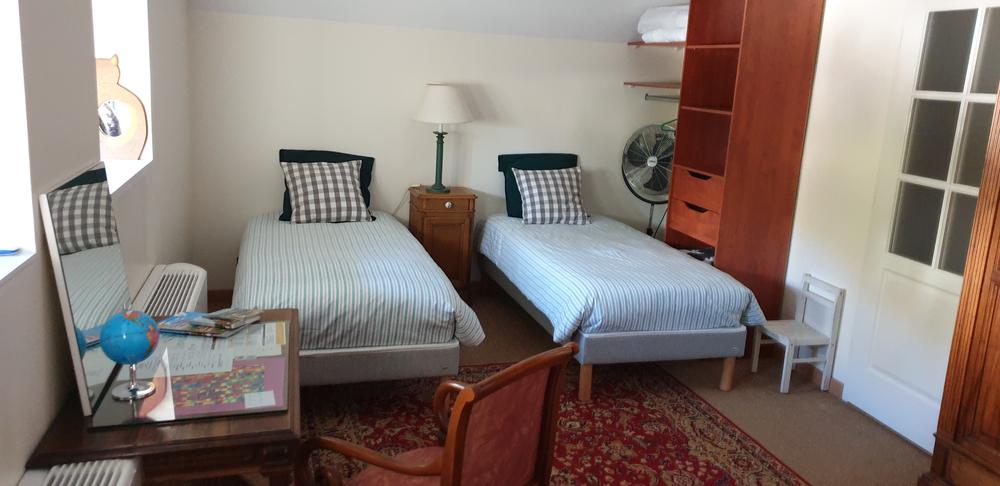 chambre 1 - Chambre d'Hôtes Les Nichoirs Pusignieu à Creys Mépieu - Balcons du Dauphiné