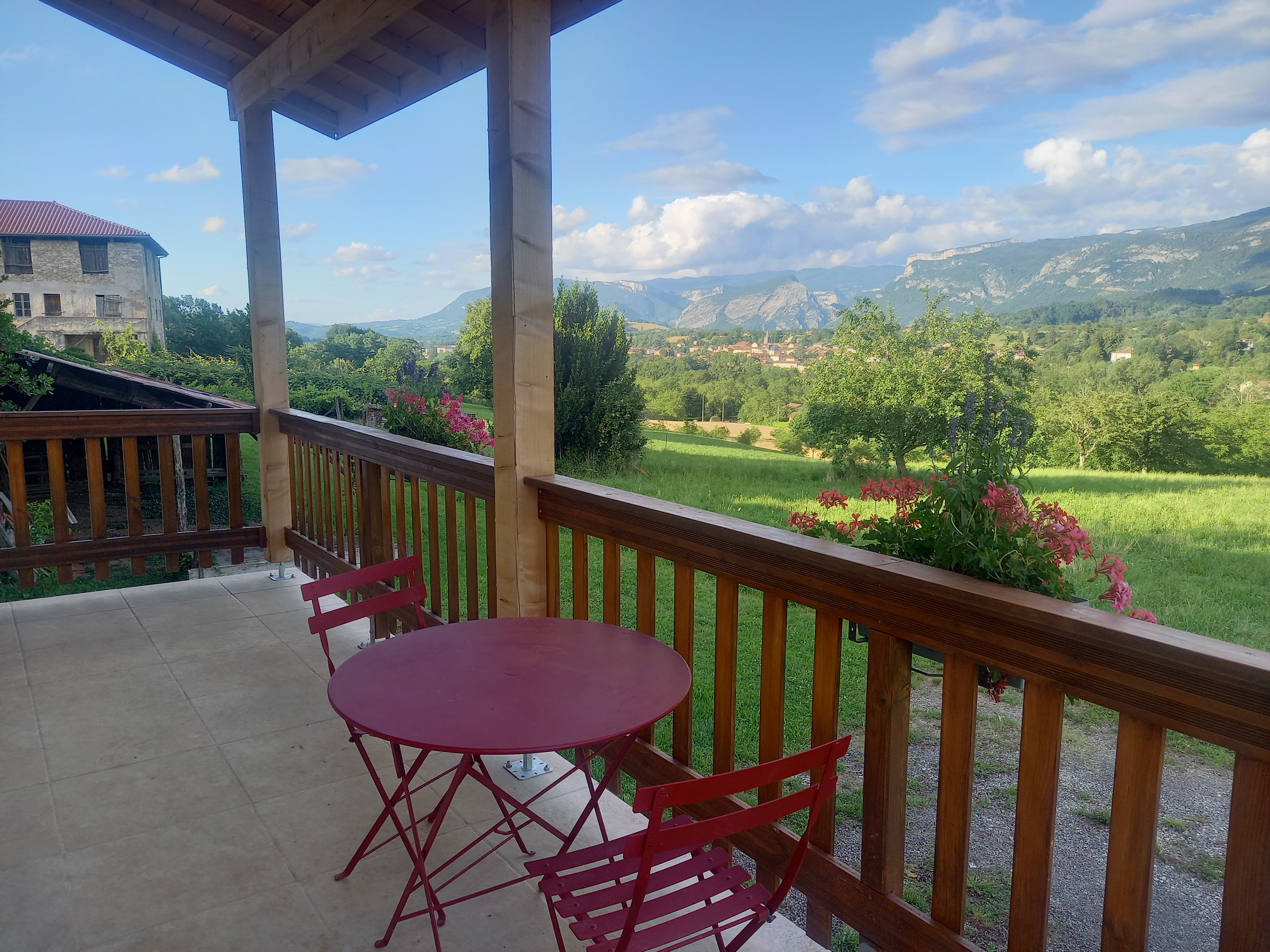 Terrasse avec vue magnifique du Gîte la Maldina à Oriol en Royans