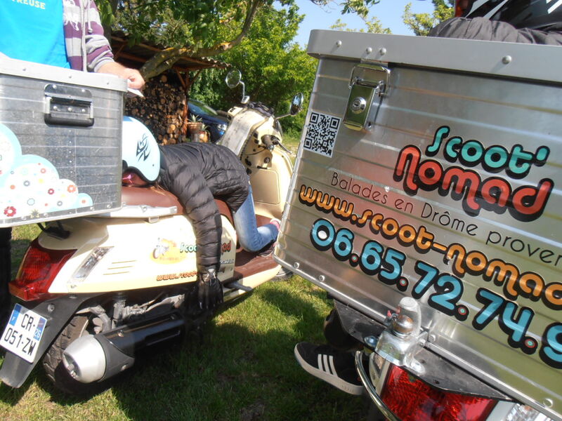 scoot nomad balade avec enfant tourisme scooter drome provençale