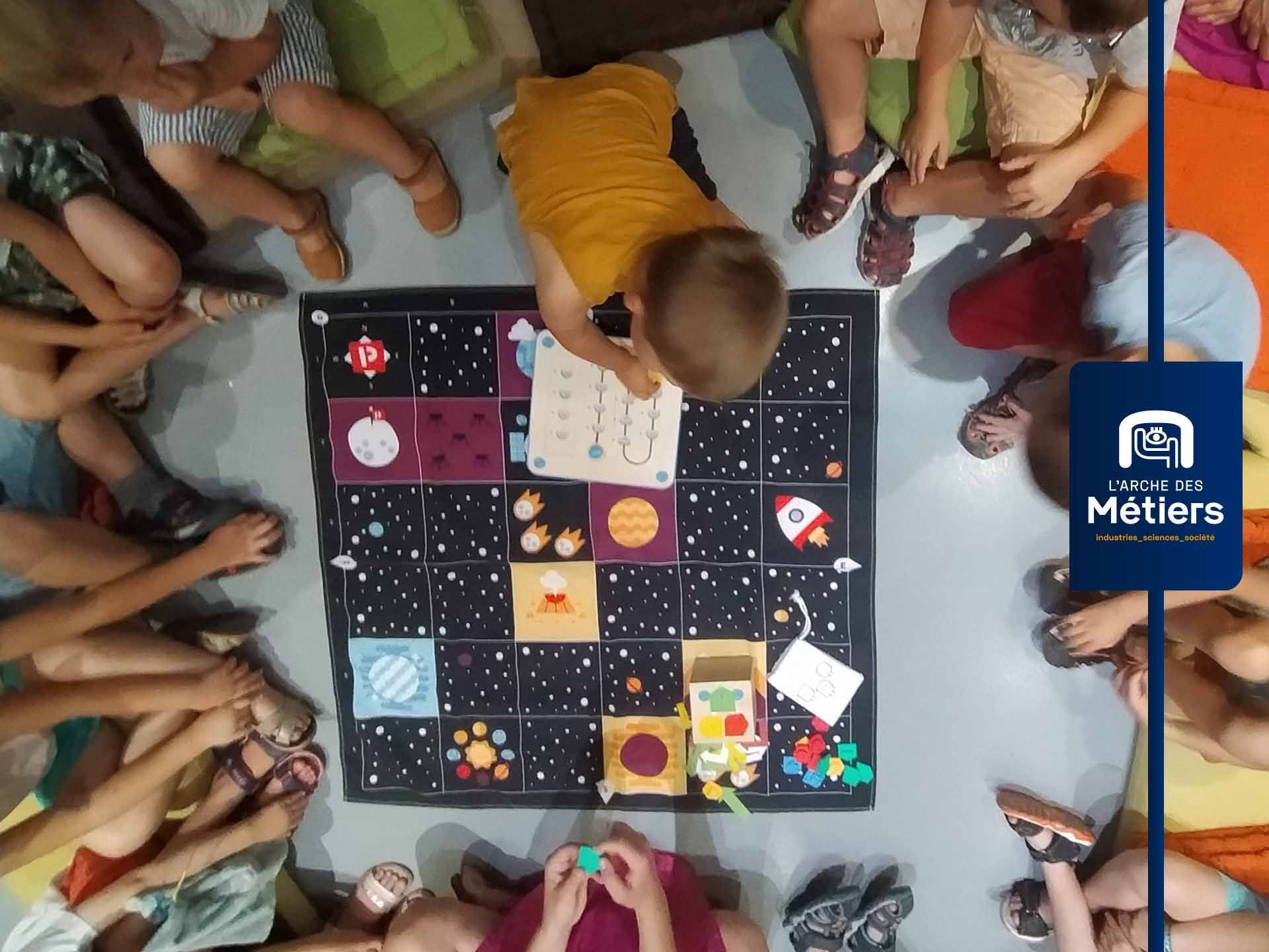 Cubetto : Le petit robot dans l'espace