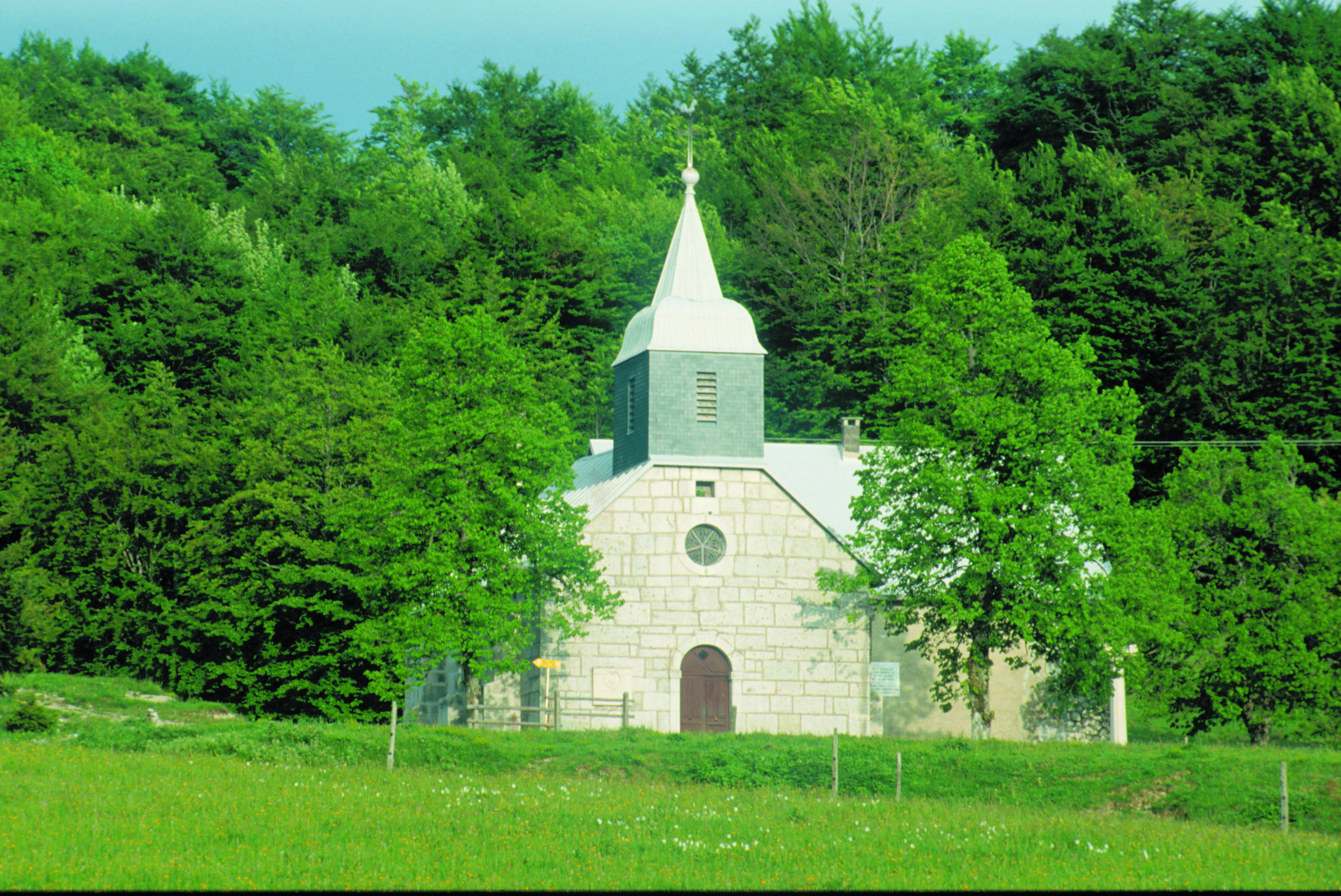 B�n�diction des voitures - Messe de la Saint Roch en plein air � la Chapelle de Retord