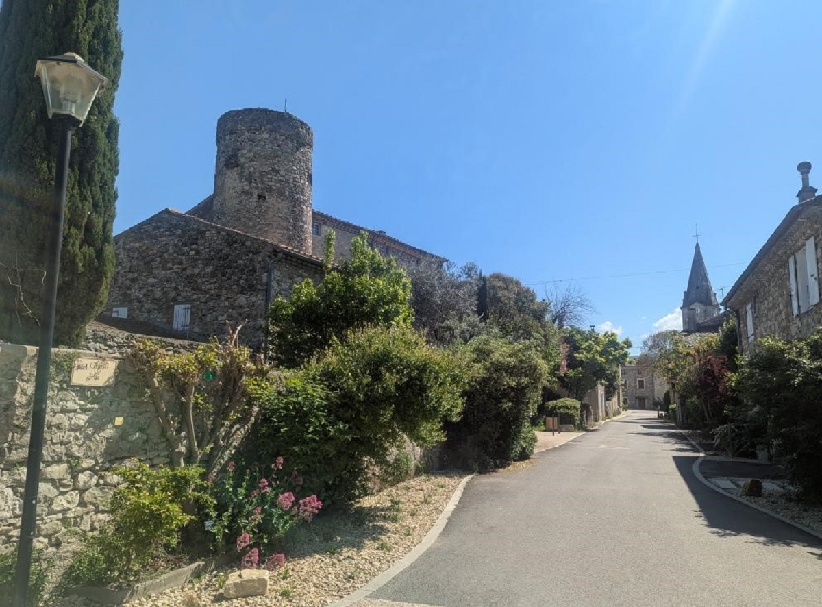 Marché des créateurs à Manas