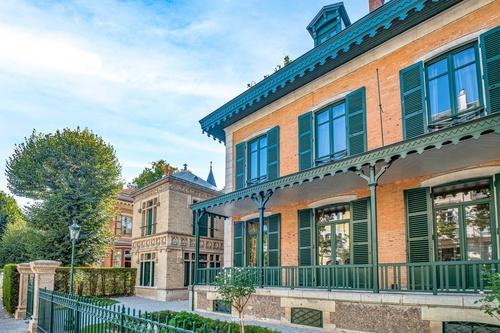 Conf&eacute;rence anim&eacute;e et th&eacute;&acirc;tralis&eacute;e "La table est dress&eacute;e : l'Art de recevoir sous le Second Empire"