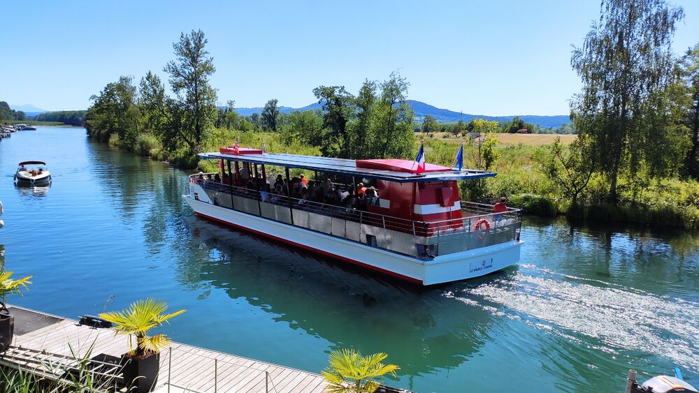 Le Solely Bateau électro solaire