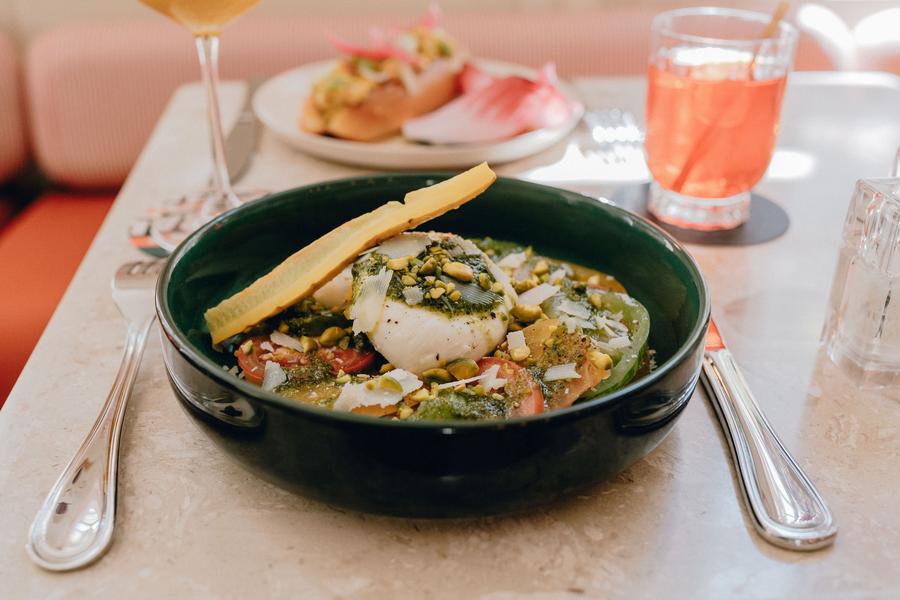 un plat à base de tomates et d'oeuf.