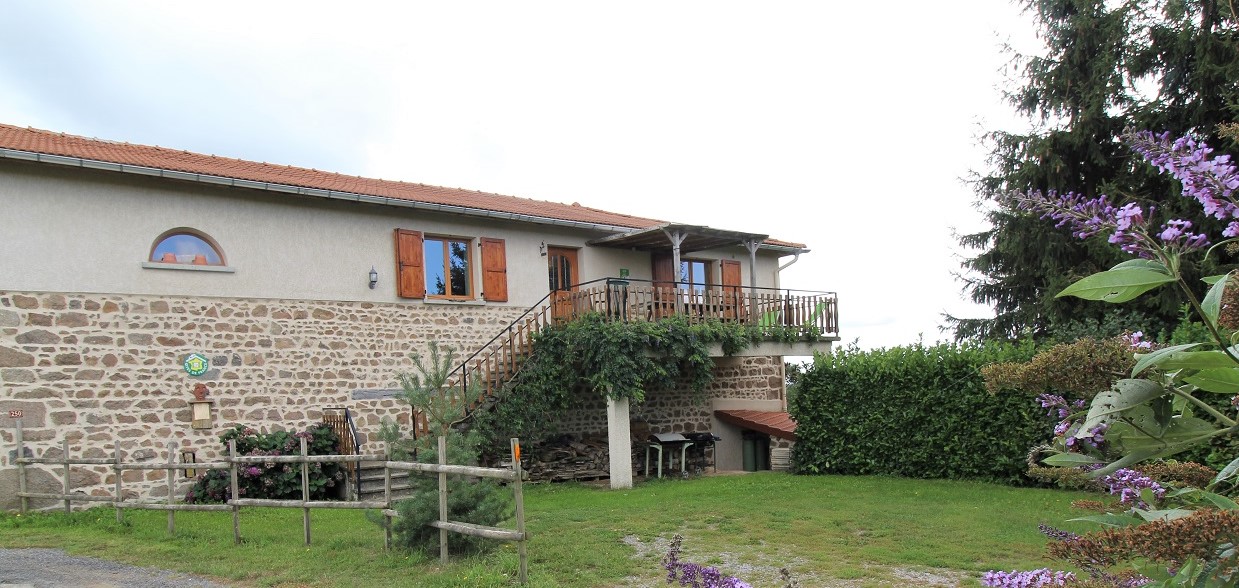 Gîte de la Grange du Mas Est à St Clément les Places dans le Lyonnais - Rhône.