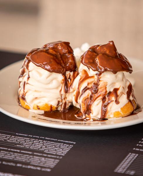 Des profiteroles au nutella coulant.