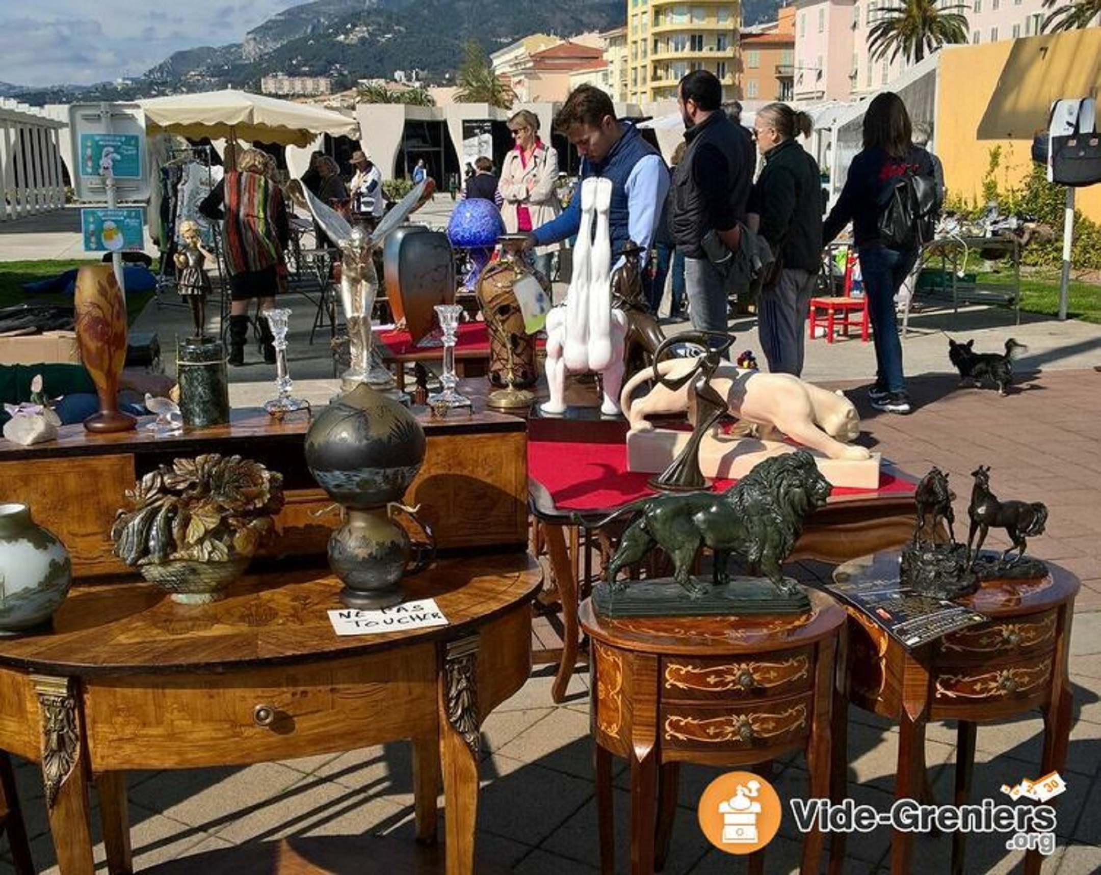 Flea market (Menton) | Menton, Riviera & Merveilles Tourist Office