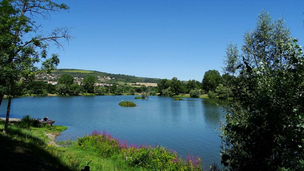 Boucle du plan d'eau de Cournon aux puys de Bane et Anzelle
