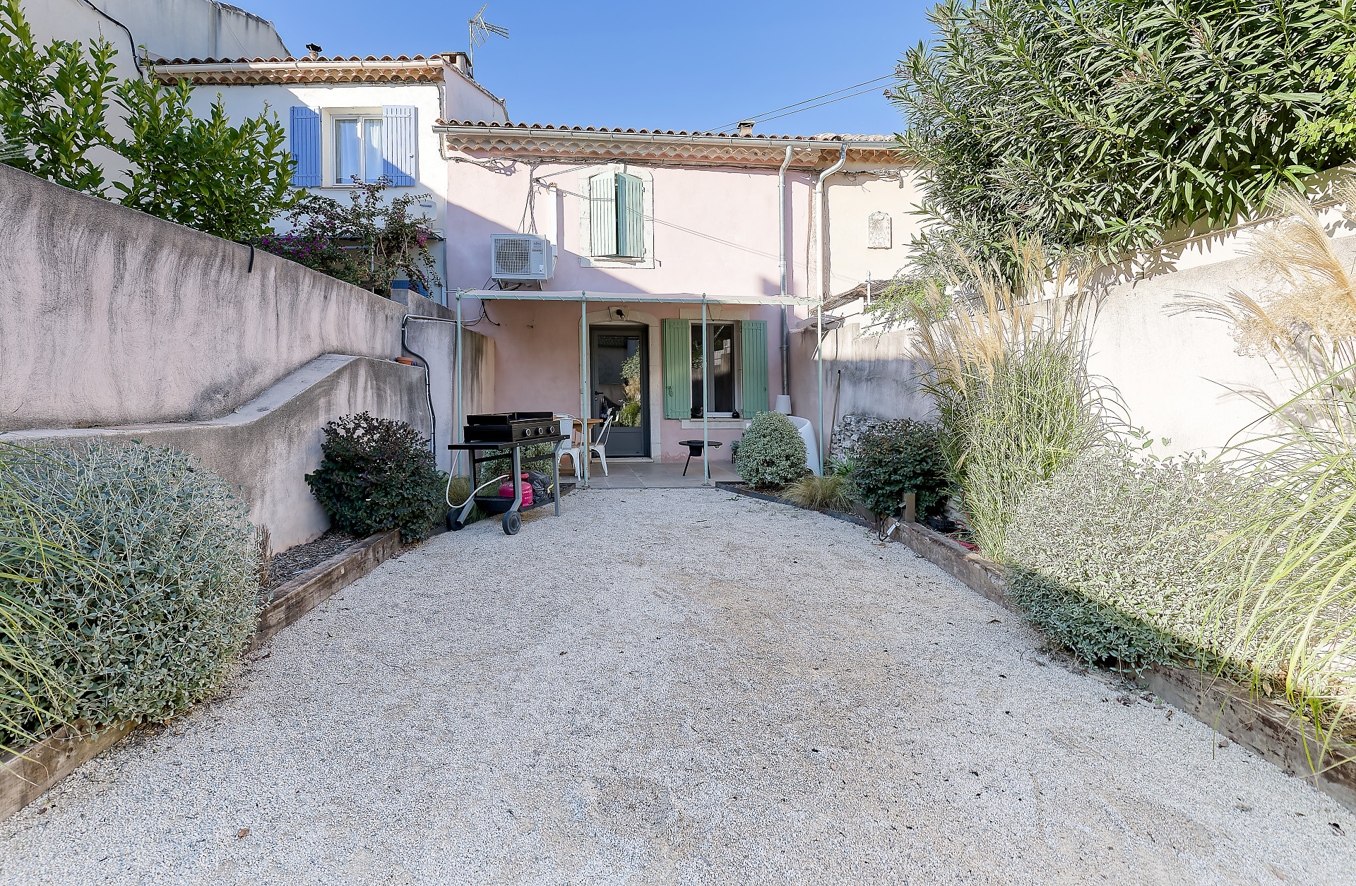 Coquette de maison de village