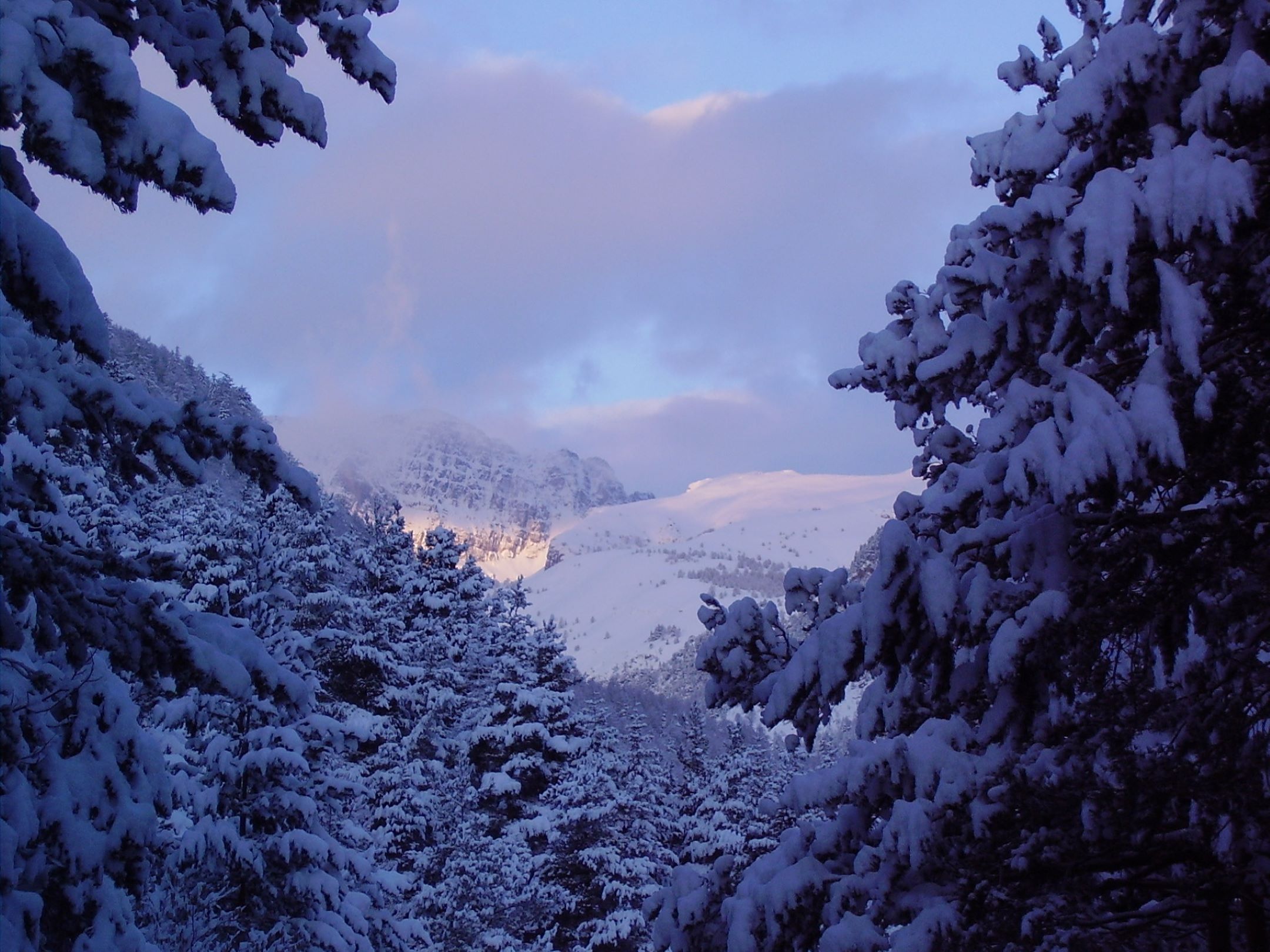 Paysage hiver avec en arrière plan le mont Bégo