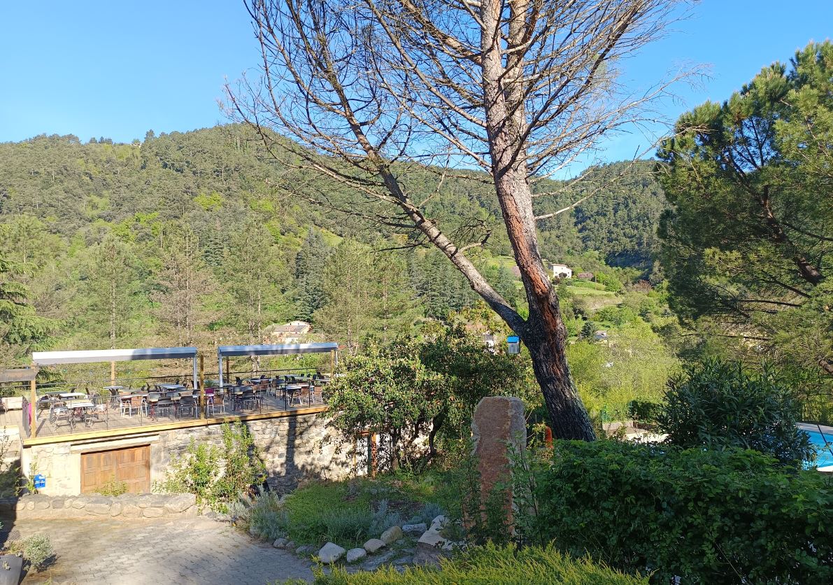 Vue camping et terrasse