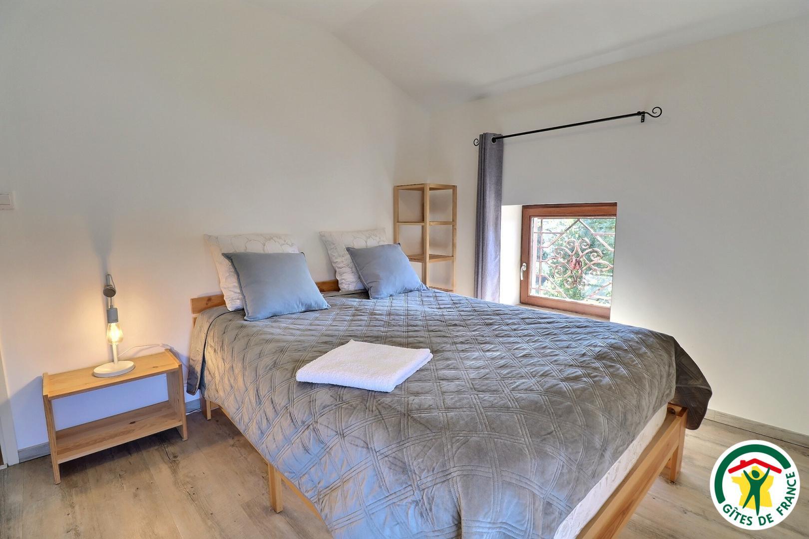 Chambre 4 avec un lit double (1x140x190)