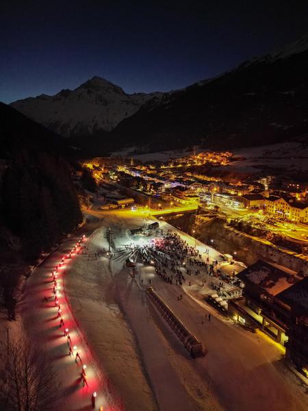 Image descente_aux_flambeaux_-_val_cenis_-_01.25_cromane_salles_-_ot_hmv245.jpg_low