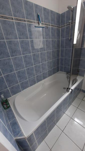 Une baignoire.