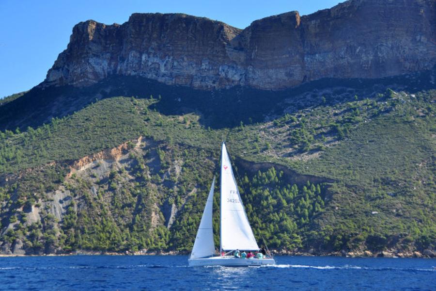 Initiation croisière à la voile dans les calanques du Frioul
