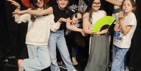 Sur les planches - spectacle de fin d'année de théâtre_L'Isle-Jourdain