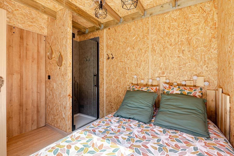 Tinyhouse&abeilles : séjour insolite en Provence_Orange