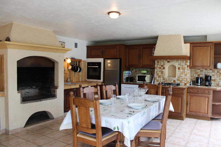 Gîte Au Plan de Carros-Cuisine Pièce de vie-Carros-Gîtes de France Alpes-Maritimes  