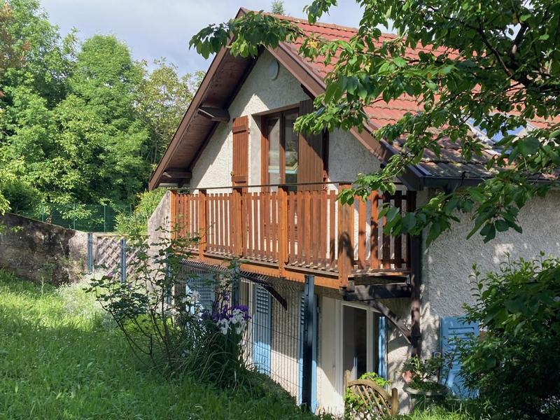 l'entrée de la chambre