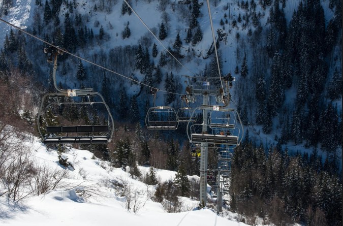 Snowshoeing in the Sarenne gorges AR