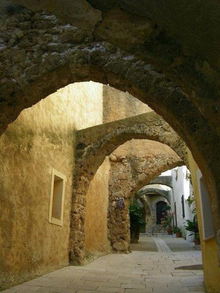 Rue des Arcades_Villecroze