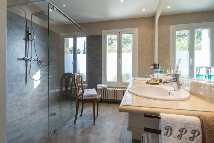 Chambre d hôte Domaine Pins Paul-Salle d'eau suite Saint Hospoce-Eze-Gîtes de France Alpes-Maritimes